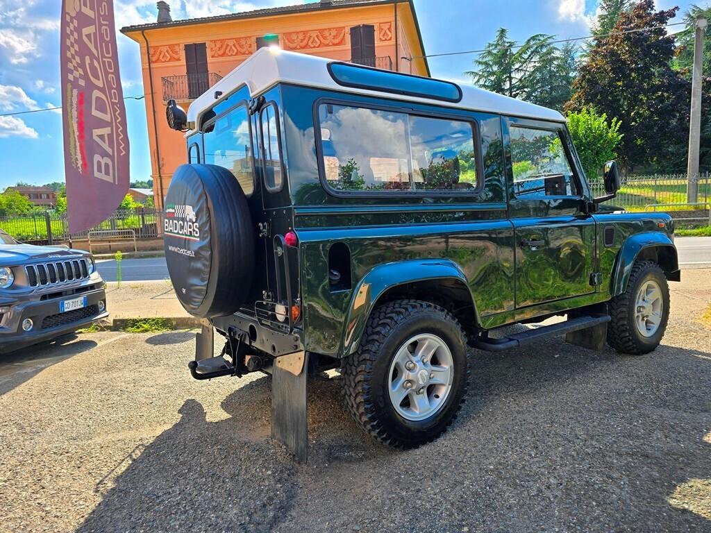 Land Rover Defender 90 TD5 RESTAURATA!