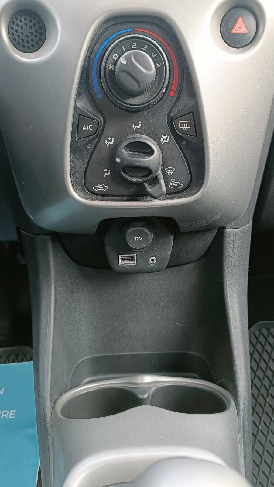 Toyota Aygo 1.0 VVT-i 69 CV 5 porte x-wave