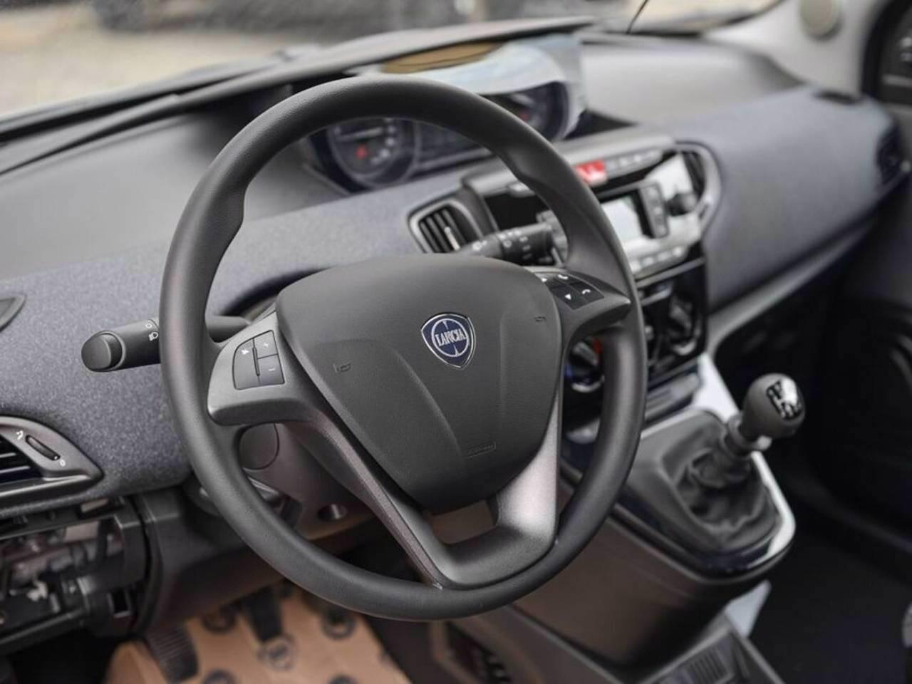 LANCIA Ypsilon III 2021 - Ypsilon 1.0 firefly hybrid Silver s&s 70cv