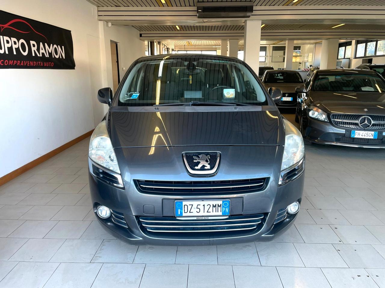 Peugeot 5008 2.0 HDi 150CV Féline