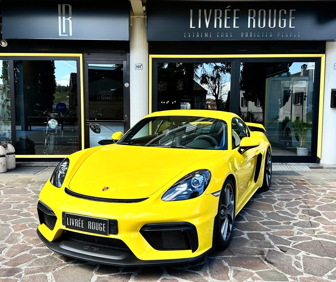 Porsche Cayman GT4