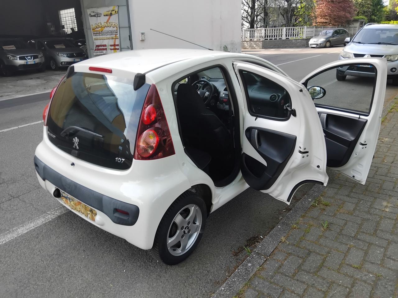 Peugeot 107 1.0 68CV 5p. Active CAMBIO AUTOMATICO X NEO PATENTATI A 2.999 EU