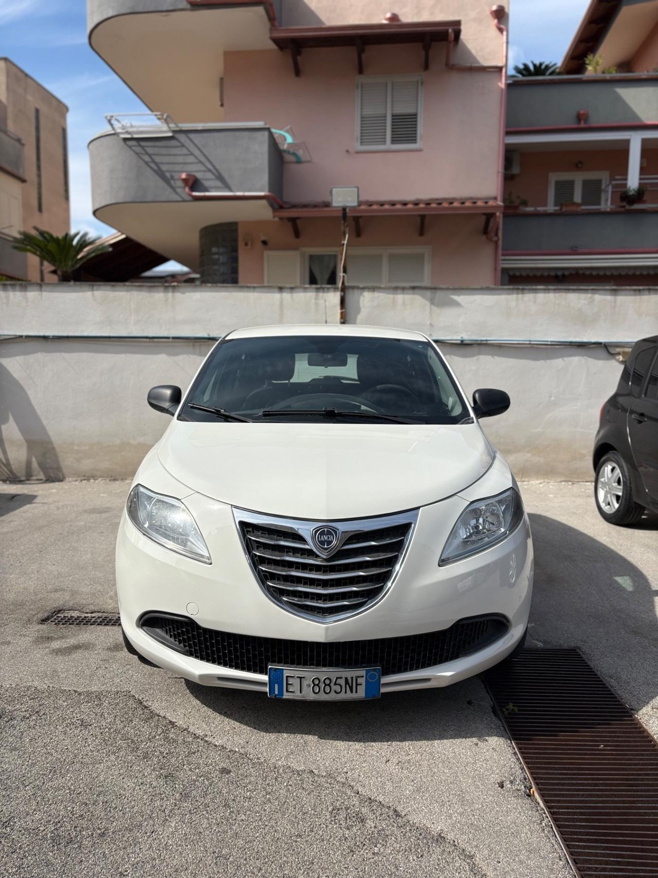 Lancia Ypsilon 1.2 benzina 69 CV 5 porte