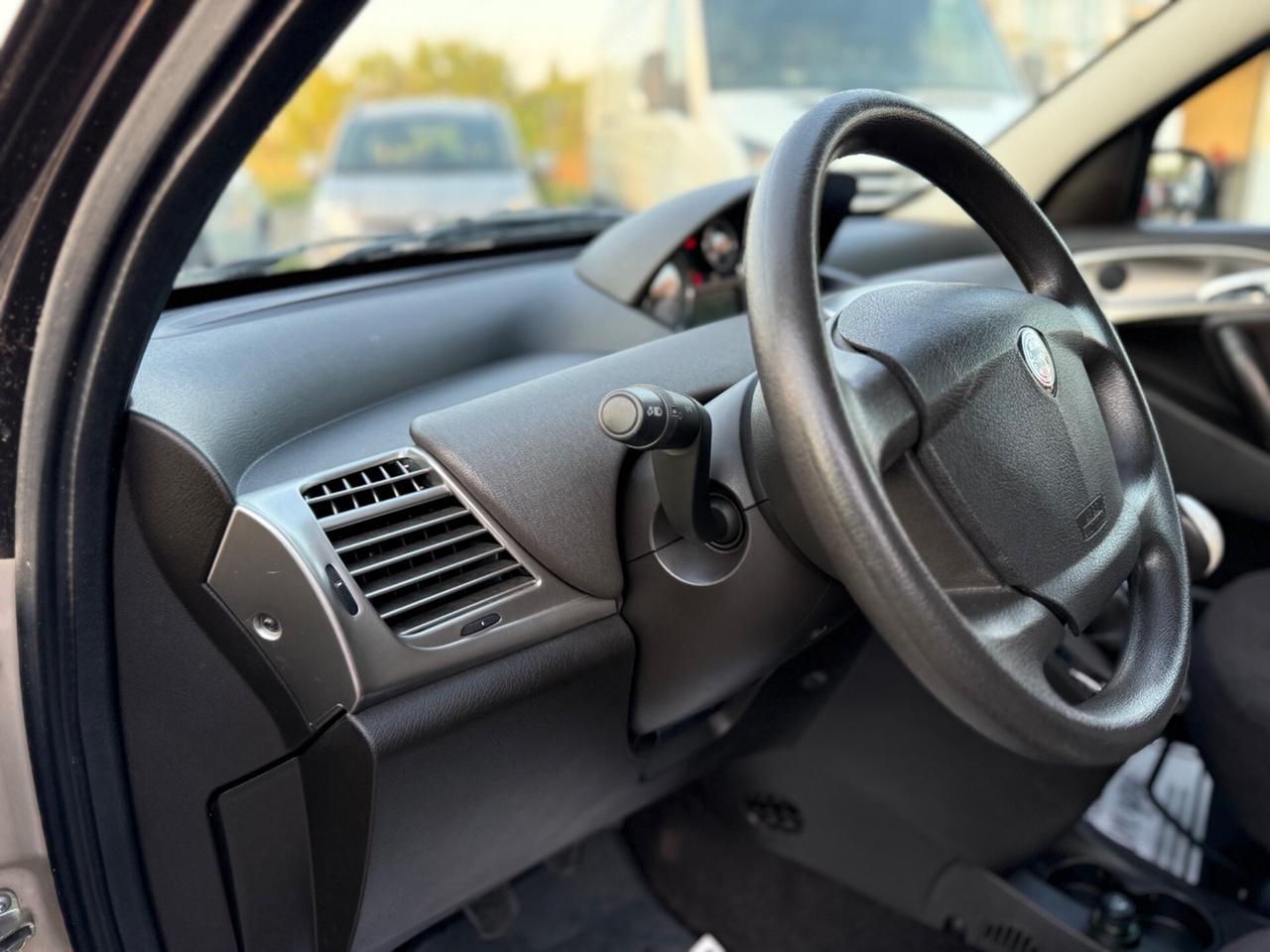 Lancia Ypsilon 1.4 Oro NEOPATENTATI