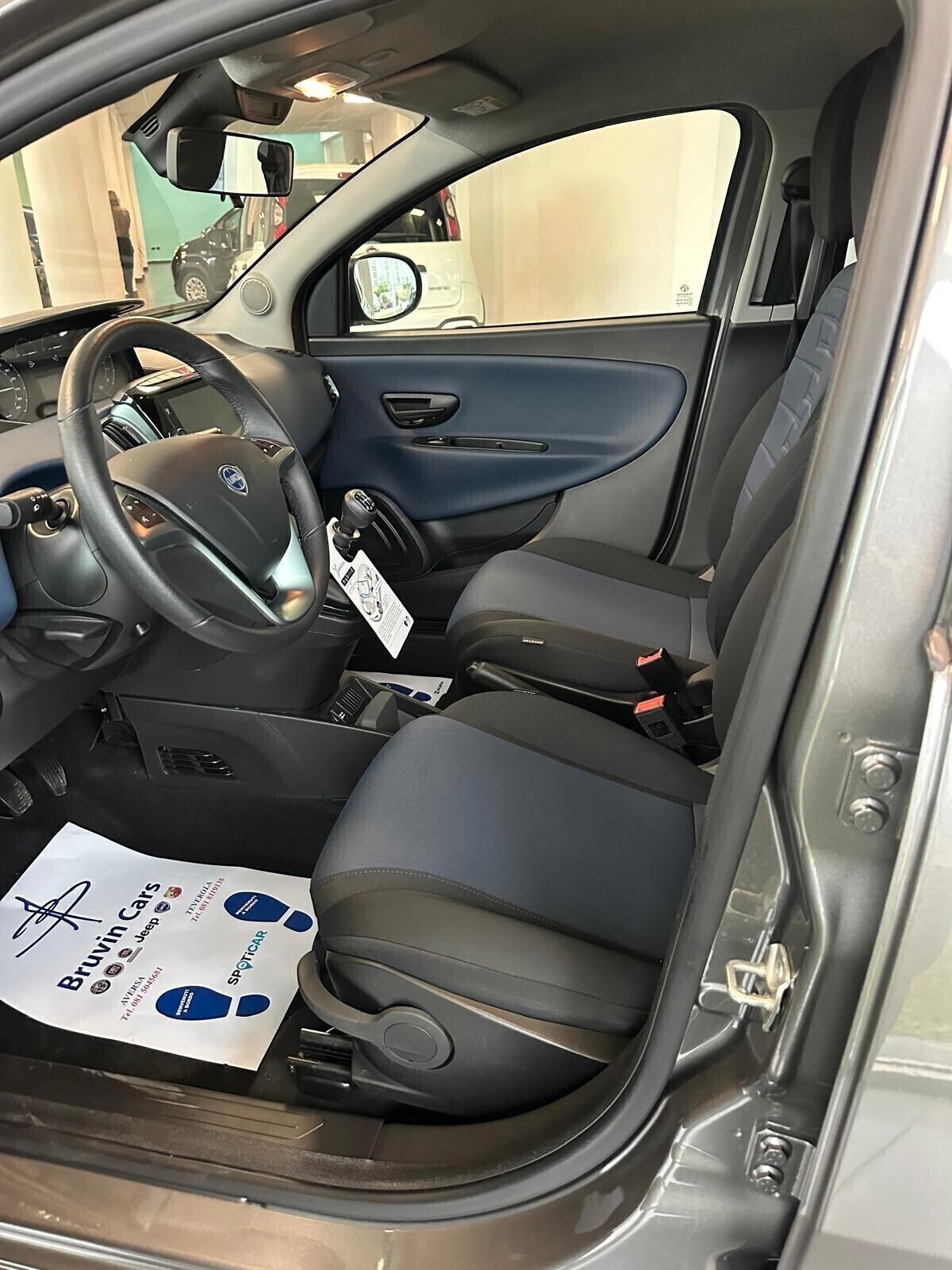 Lancia Ypsilon 1.0 FireFly 5 porte S&S Hybrid Platino