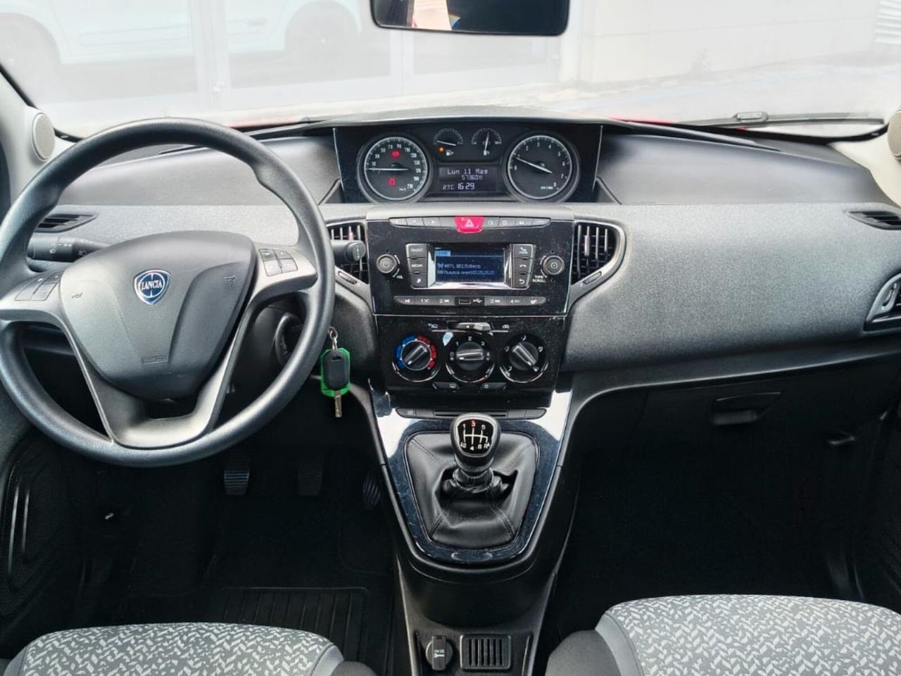 Lancia Ypsilon 1.0 FireFly 5 porte S&S Hybrid Silver