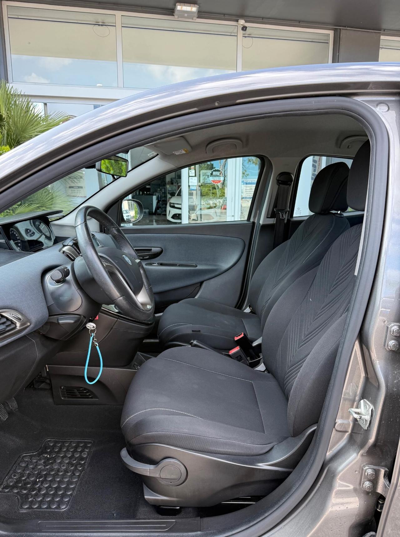 Lancia Ypsilon 1.0 FireFly 5 porte S&S Hybrid Gold