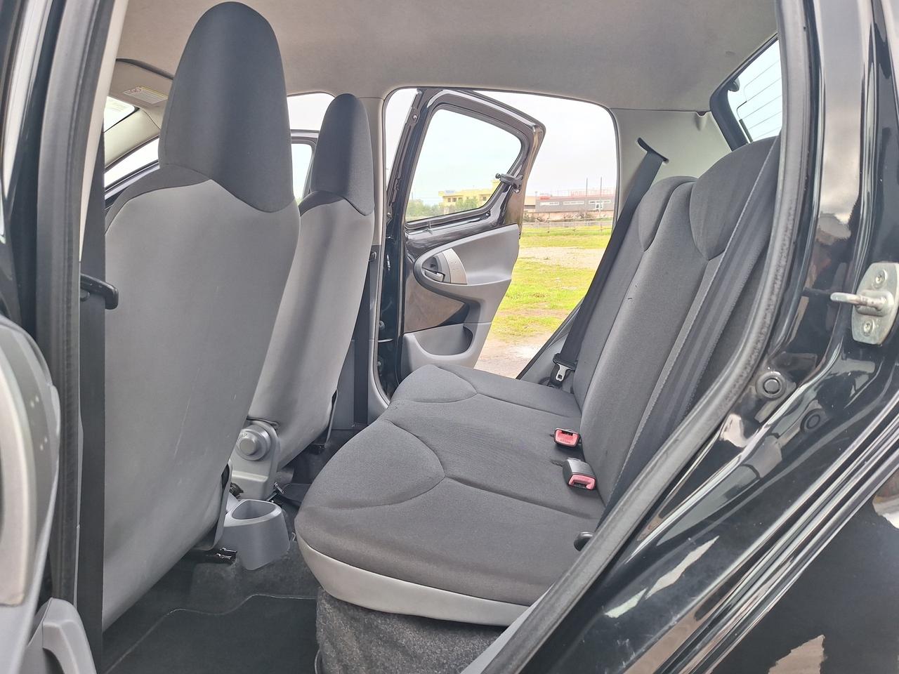 Toyota Aygo 1.0 VVT-i 5 porte Active 2012