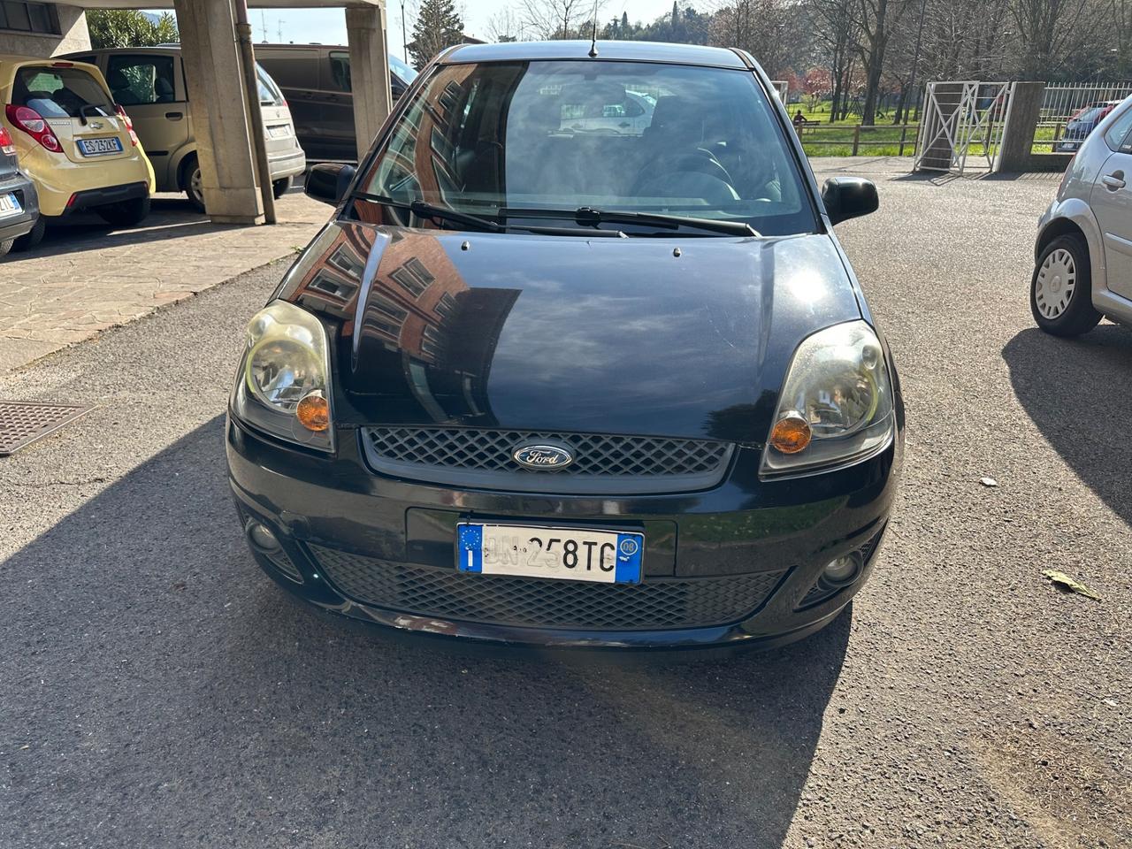 Ford Fiesta 1.2 16V 5p. Ghia