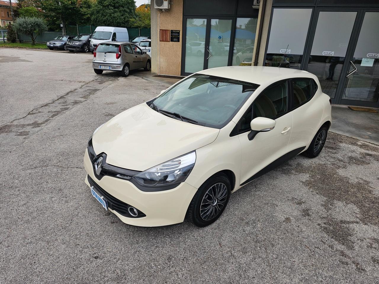 Renault Clio 1.2 75CV -OK Neopatentati