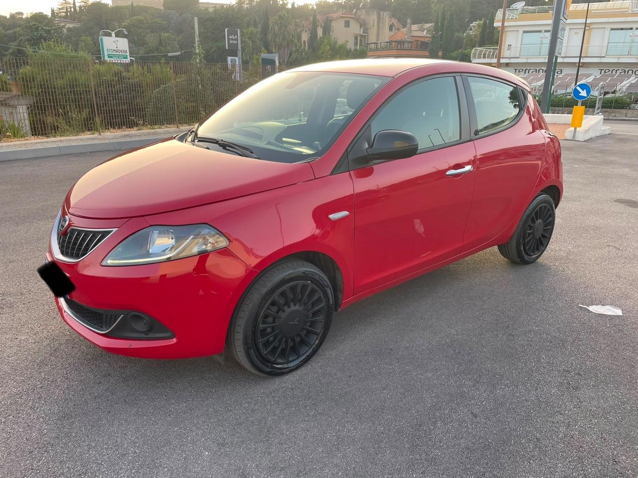 Lancia Ypsilon 1.0 FireFly 5 porte S&S Hybrid Gold