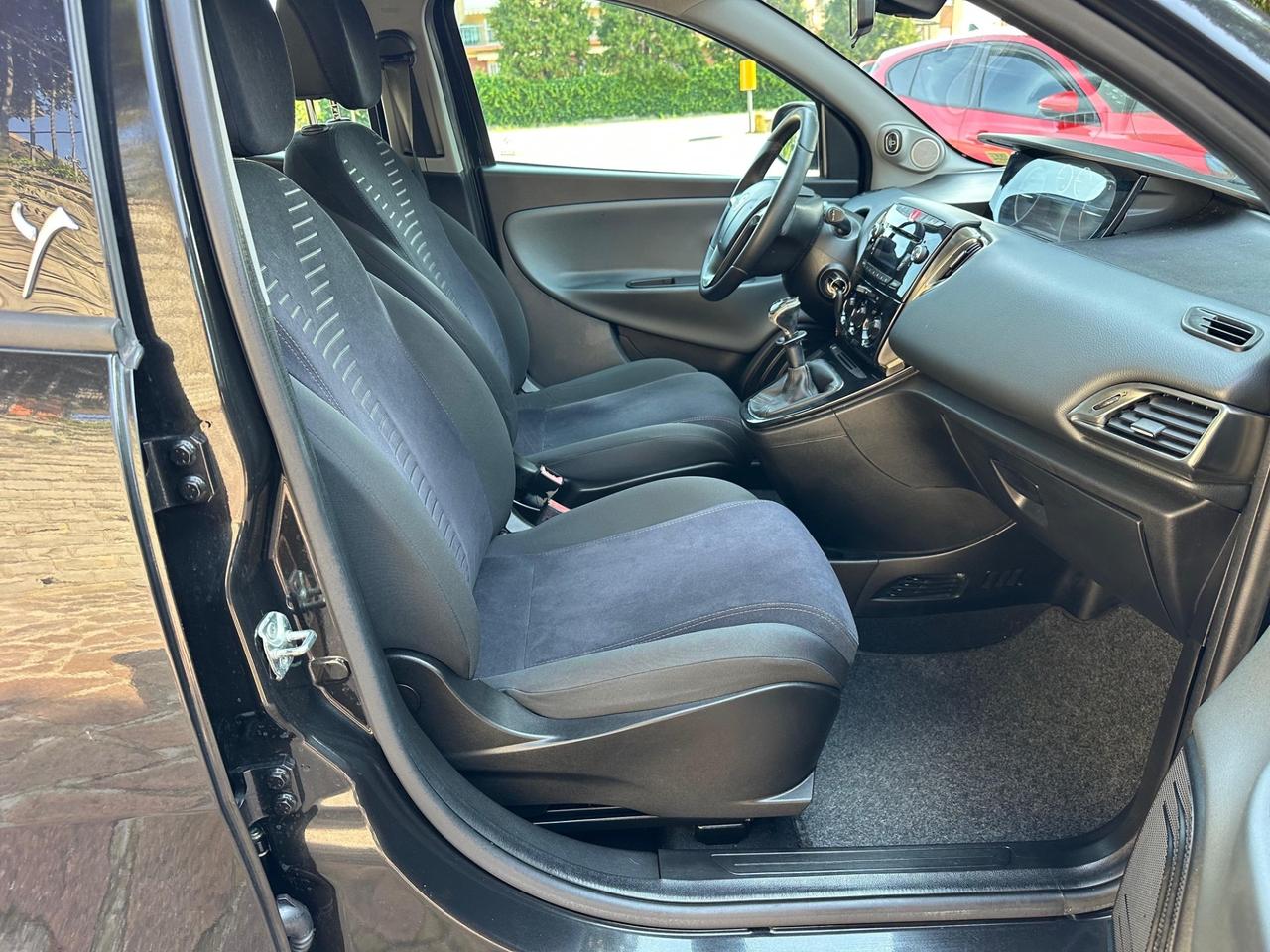 Lancia Ypsilon 1.2 69 CV 5 porte S&S Gold neopatentati