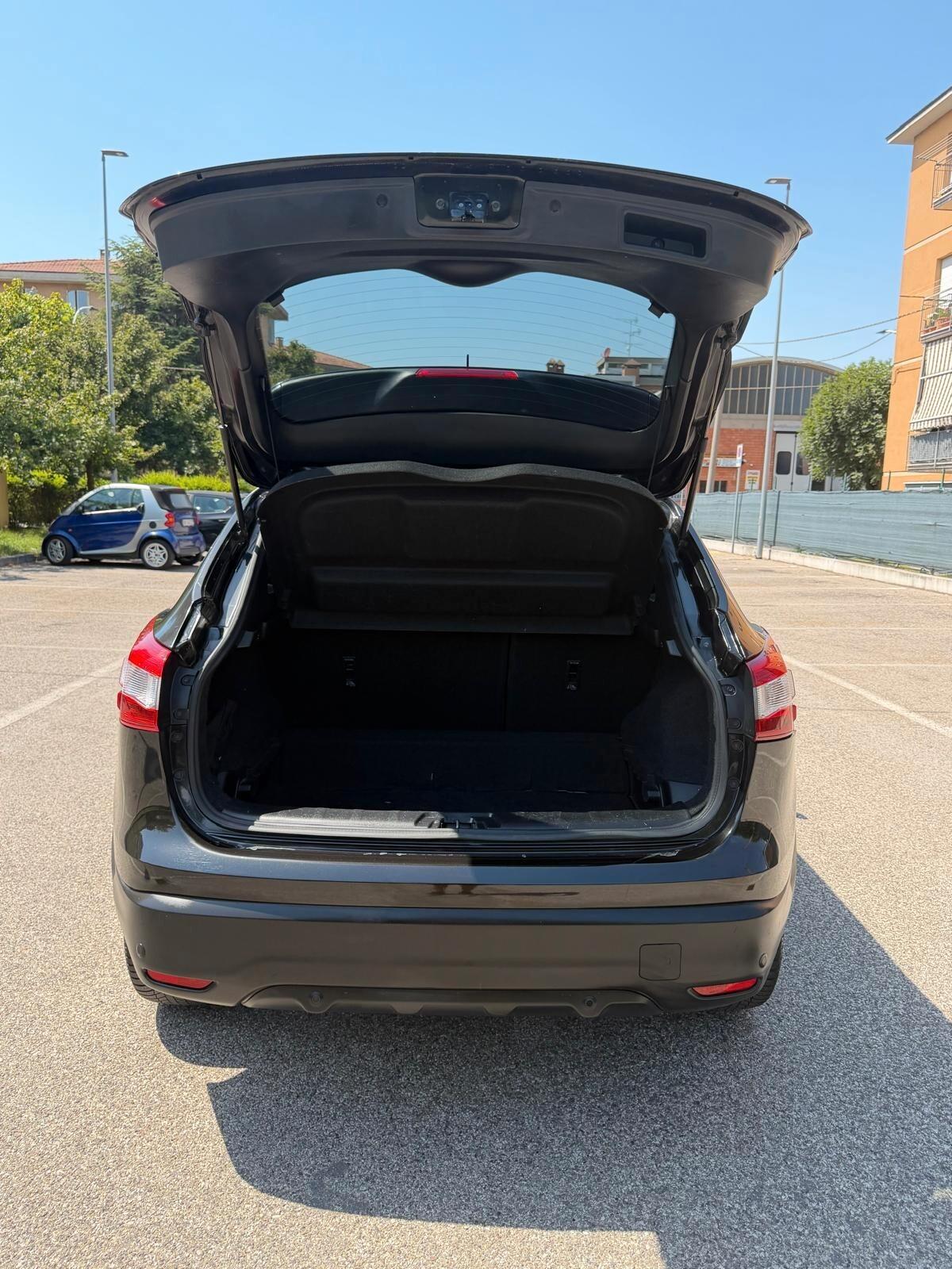 Nissan Qashqai 1.5 dci - TETTO - NAV. - 12 MESI DI GARANZIA -