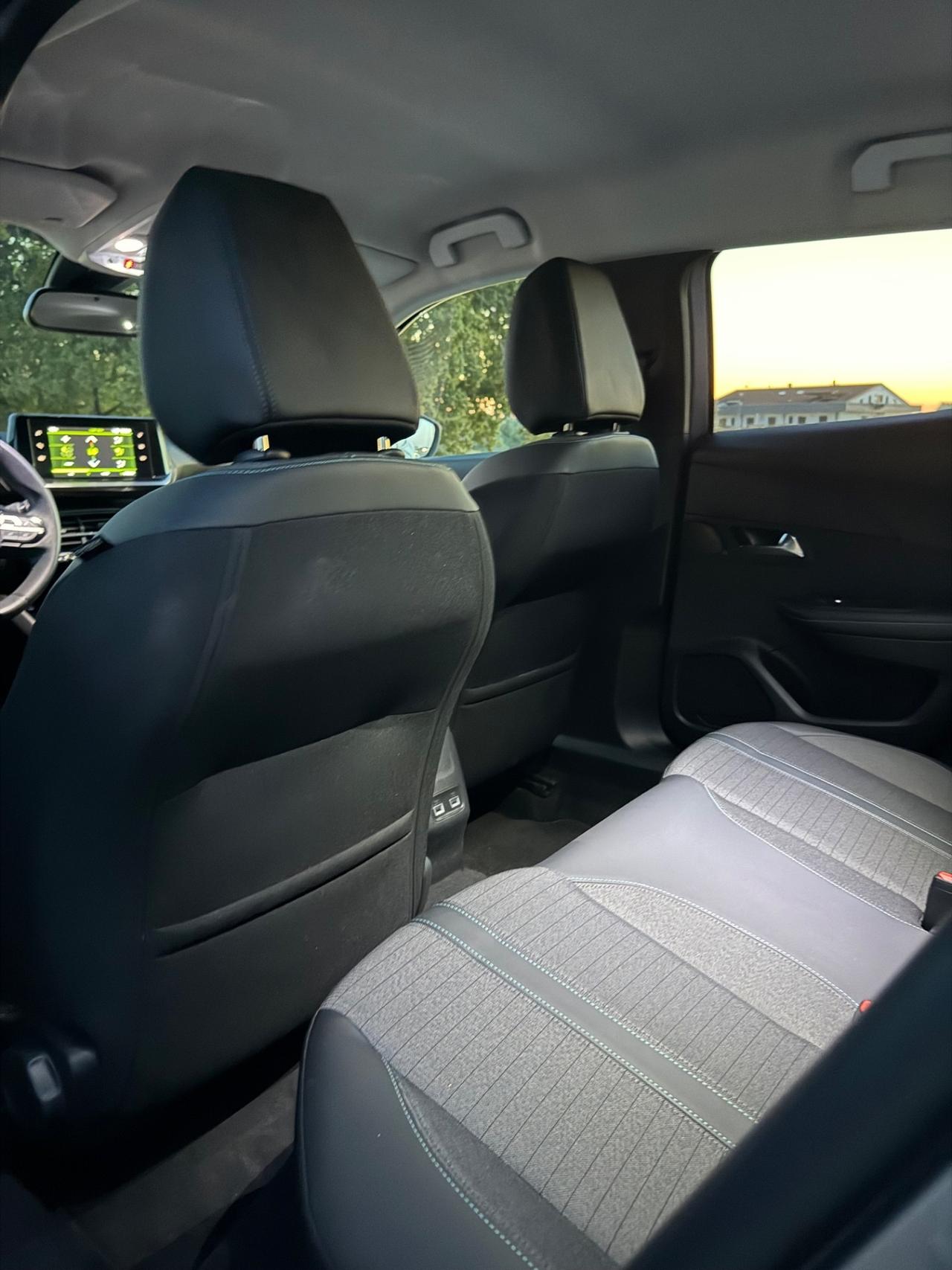 Peugeot 2008 BlueHDi 110 S&S Allure Pack