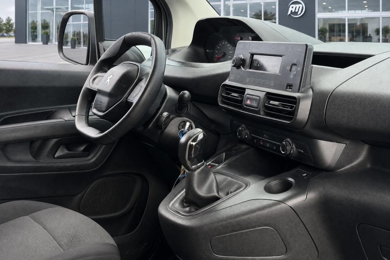 Peugeot Partner 1.5 diesel 3 posti allestito