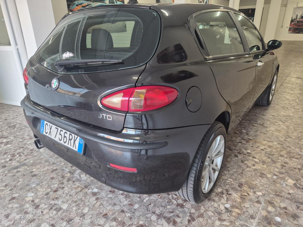 Alfa Romeo 147 1.9 jtd Distinctive 115cv 5 PORTE DISTRIBUZIONE E FRIZIONE FATTE BUONO STATO GENERALE