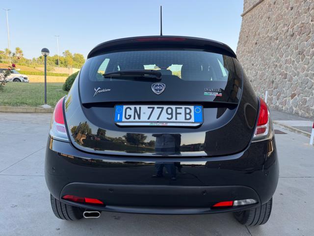 LANCIA Ypsilon HYBRID GOLD+NAVI+SENSORI+5POSTI+LED