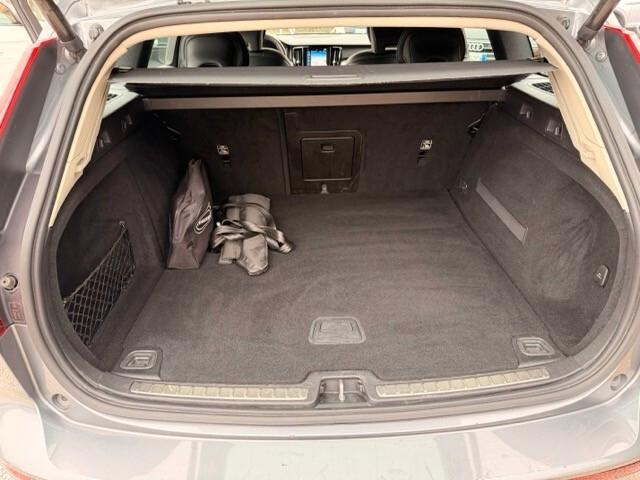 Volvo V60 2.0 d3 150 cv Momentum Geartronic