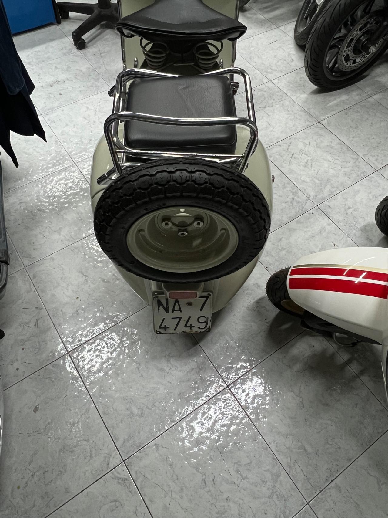 Piaggio Vespa 150 (VBB1) Struzzo