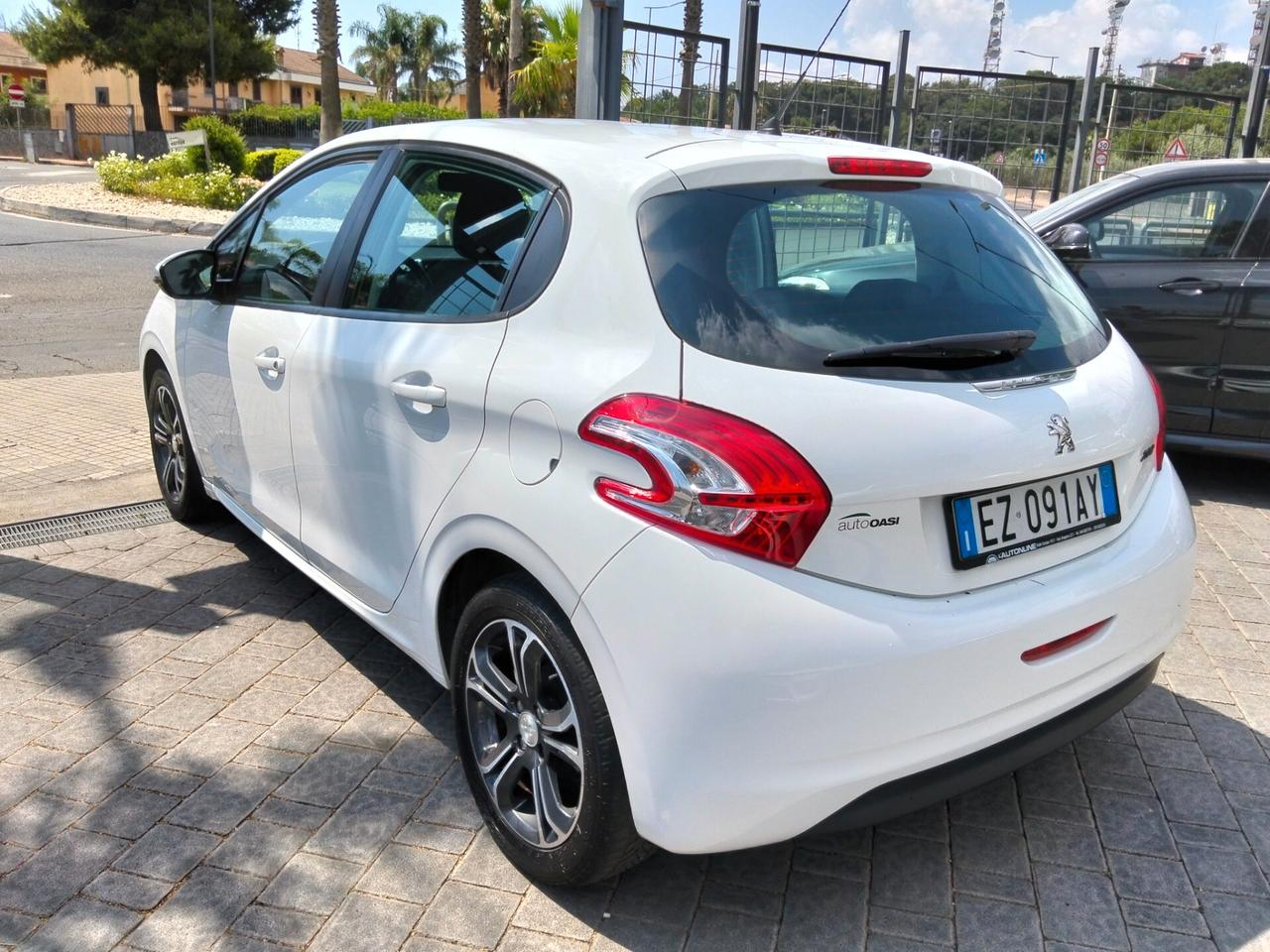 Peugeot 208 1.4 HDi 68 CV 5 porte Allure