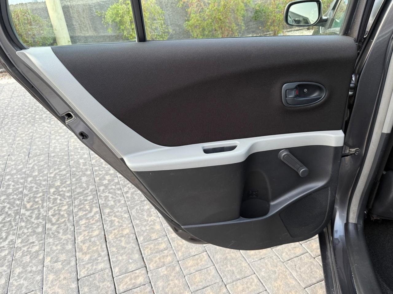 Toyota Yaris 1.0 5 Luxury Pack