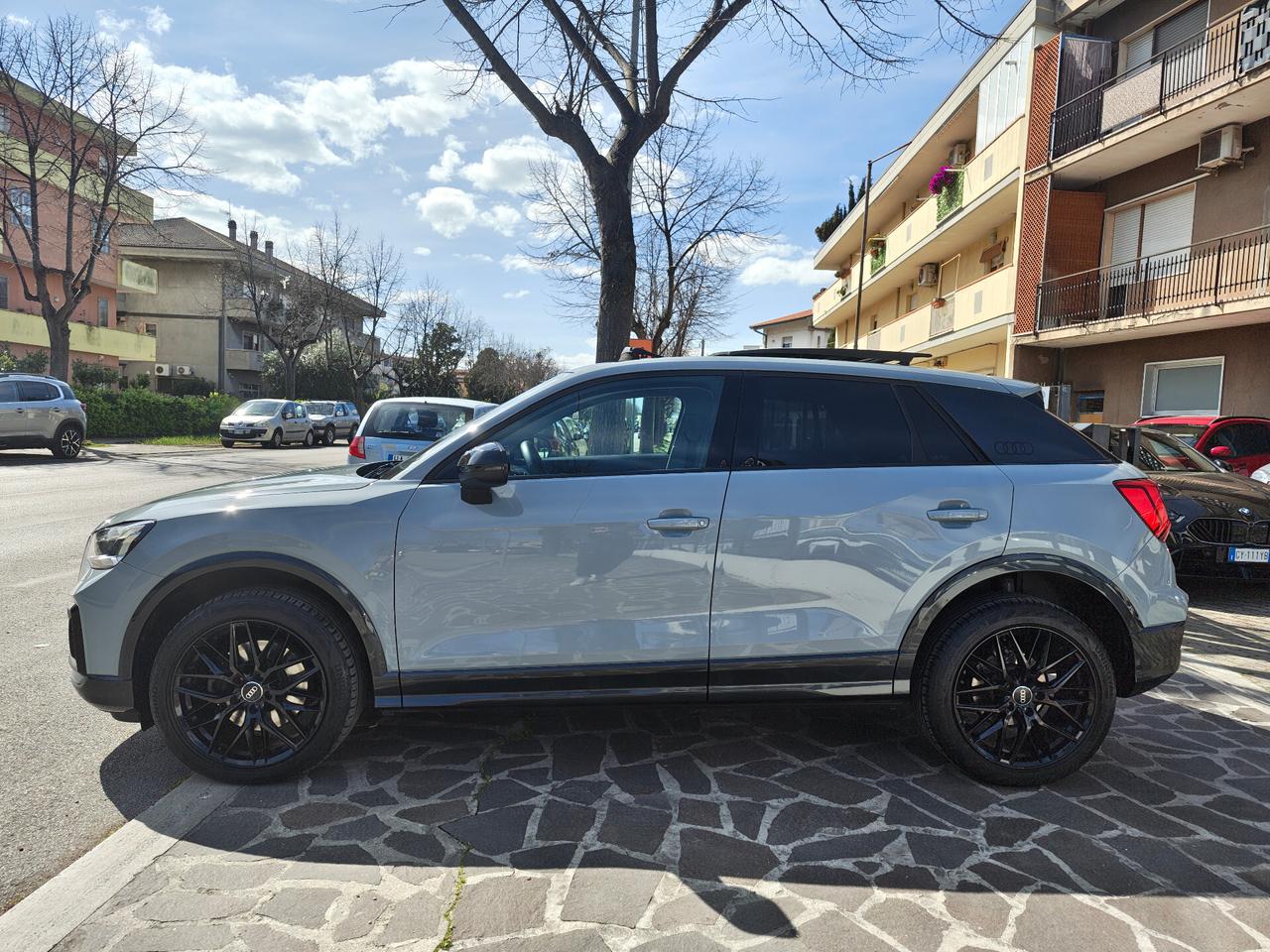 Audi Q2 35 TDI S tronic Identity Black