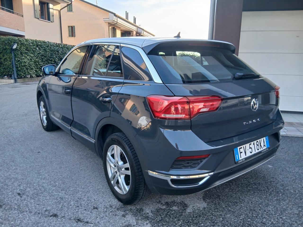 Volkswagen T-Roc 1.0 TSI 115 CV Style teck pack+doppi cerchi tua a € 199 mese