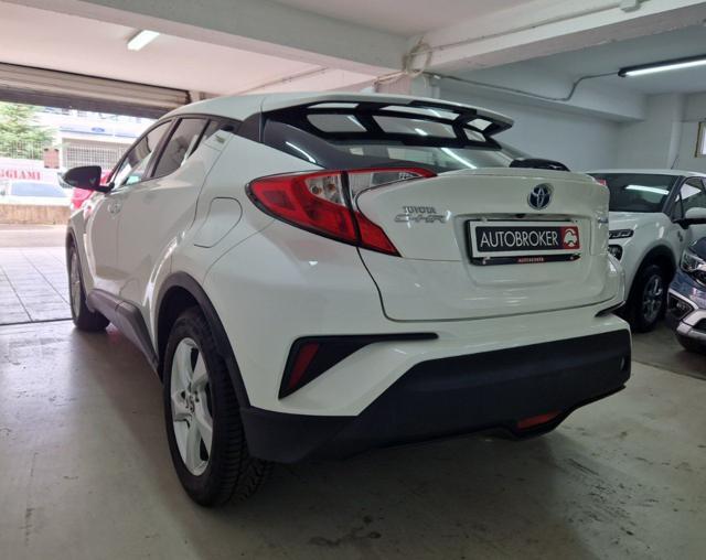 TOYOTA C-HR 1.8 Hybrid E-CVT Business