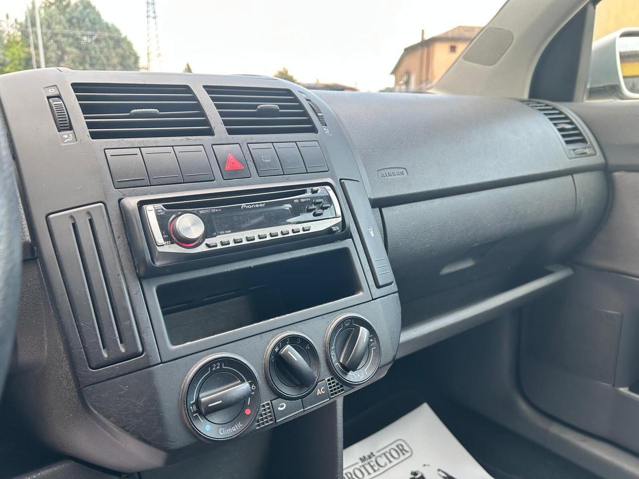 VOLKSWAGEN POLO 1.4 80CV 5PORTE OK NEOPATENTATI