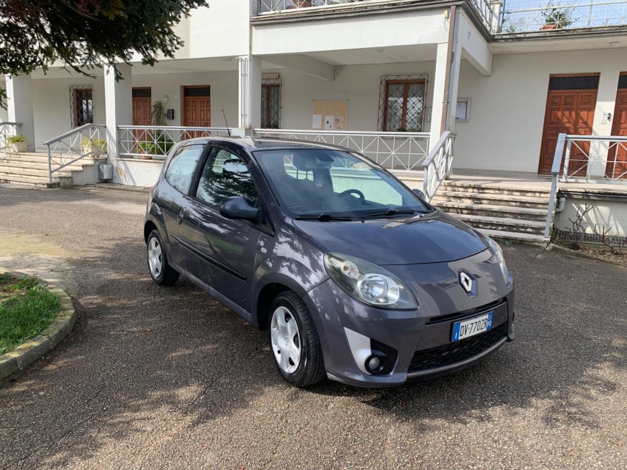 Utilitaria 1.2 benzina neopatentati