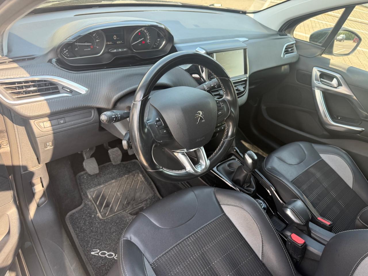 Peugeot 2008 PureTech Turbo 110 S&S*Navi*Pelle*Camera*Cerchi