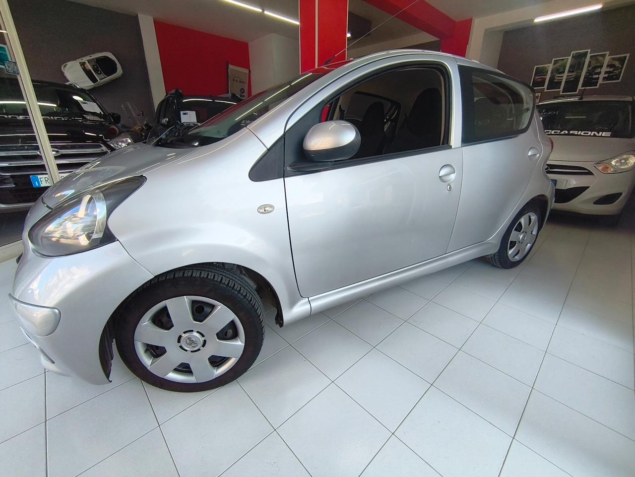 Toyota Aygo 1.0 12V VVT-i 5 porte Sol