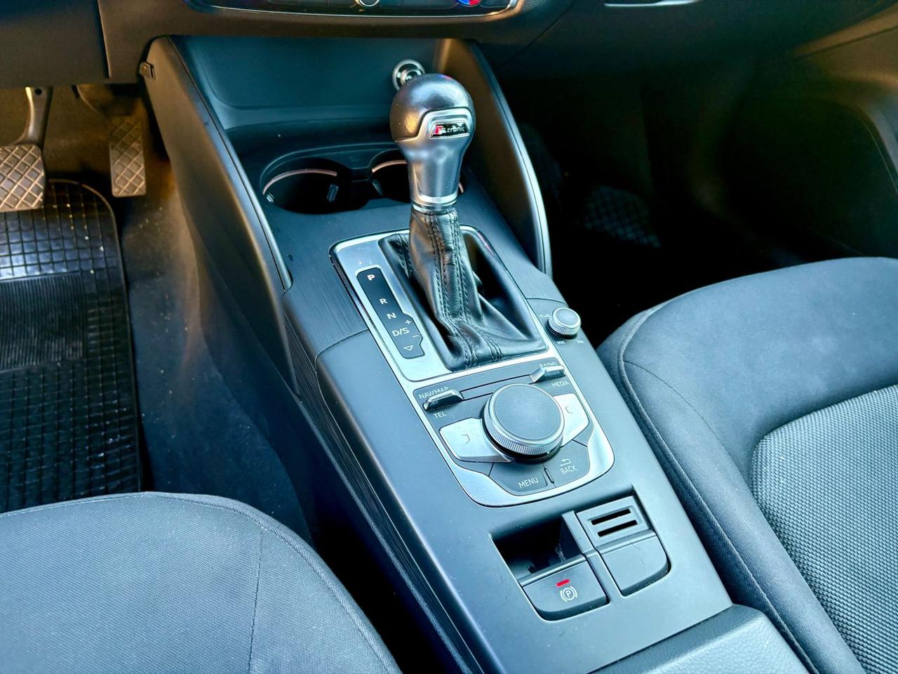 Audi A3 1.6 30 TDI Admired #8285