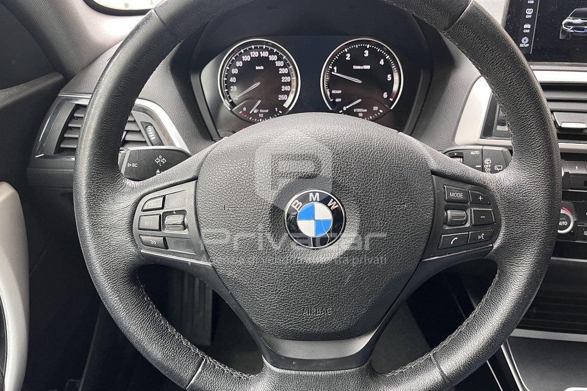 BMW 118d 3p. Advantage