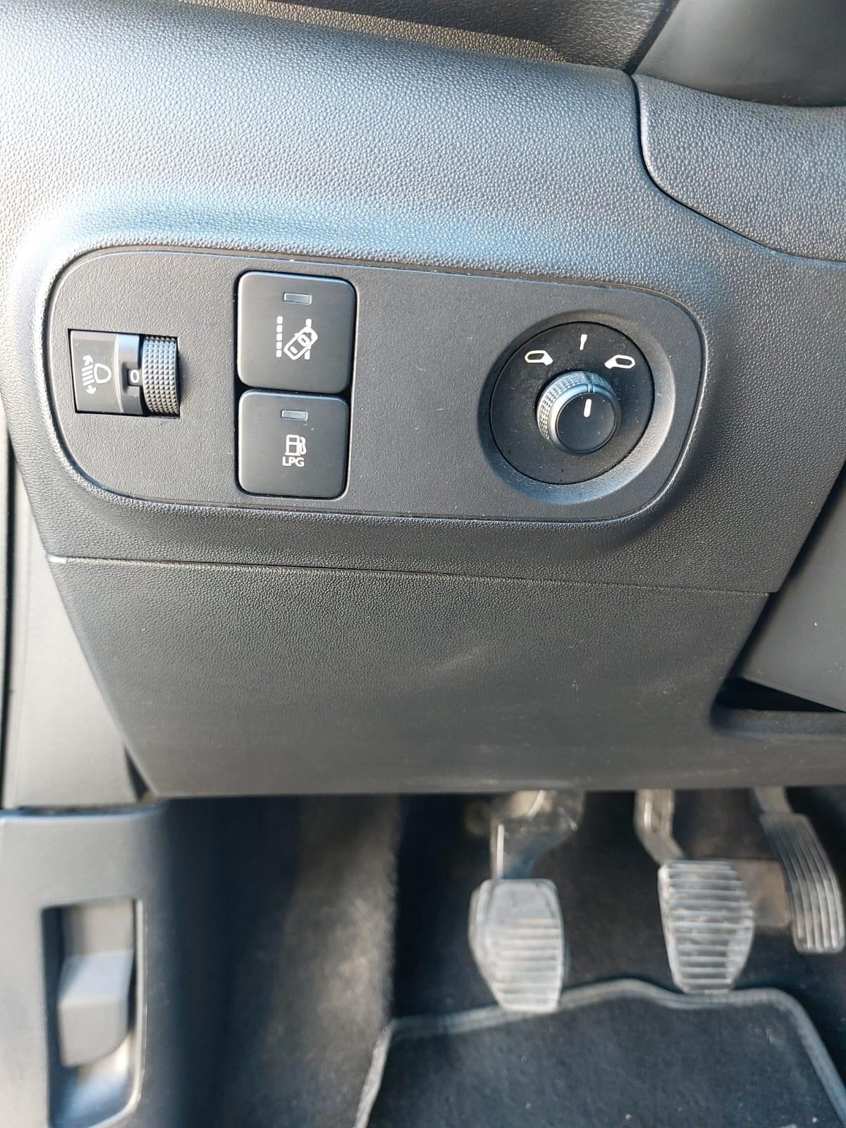 Citroen C3 PureTech 82 GPL Shine 12 MESI GARANZIA