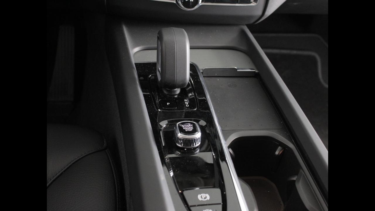 VOLVO XC60 CORE B4 AUT N1