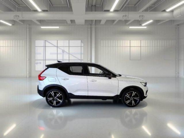 VOLVO XC40 T5 Recharge Plug-in Hybrid R-design