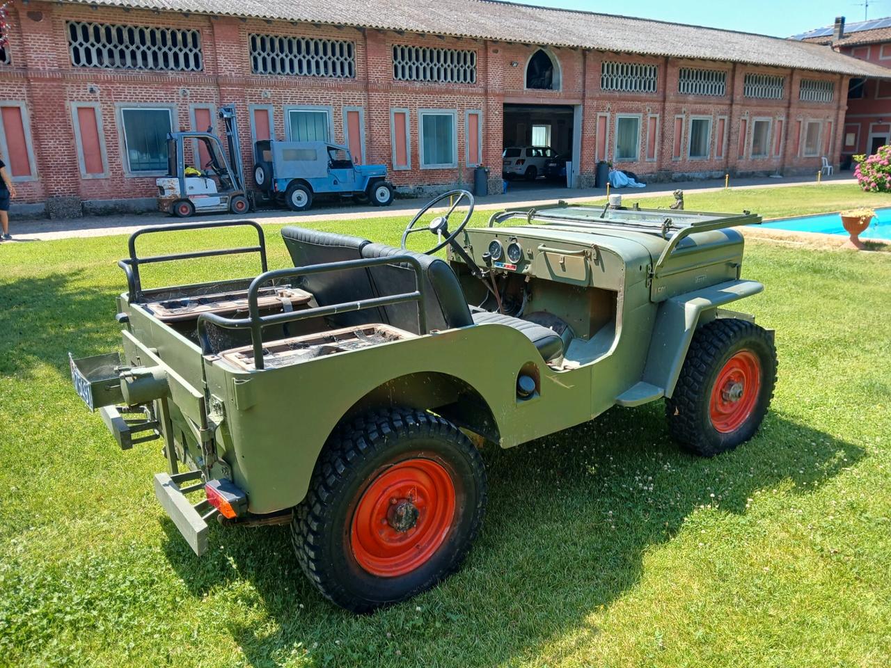 Cj 3 diesel Autocarro 4 posti