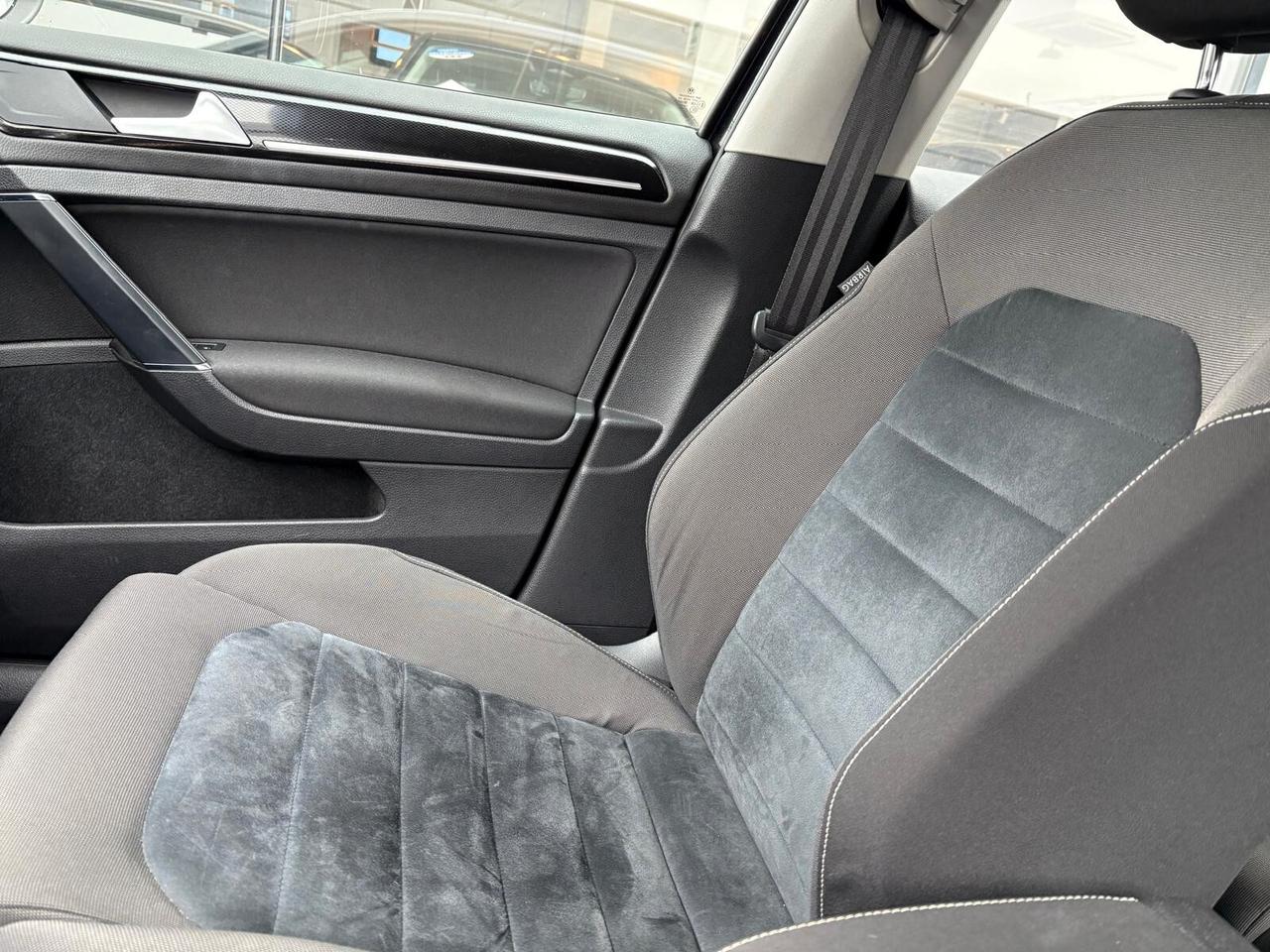 Volkswagen Golf HIGHLINE 1.6 TDI 5p. BMT UNICO PR.