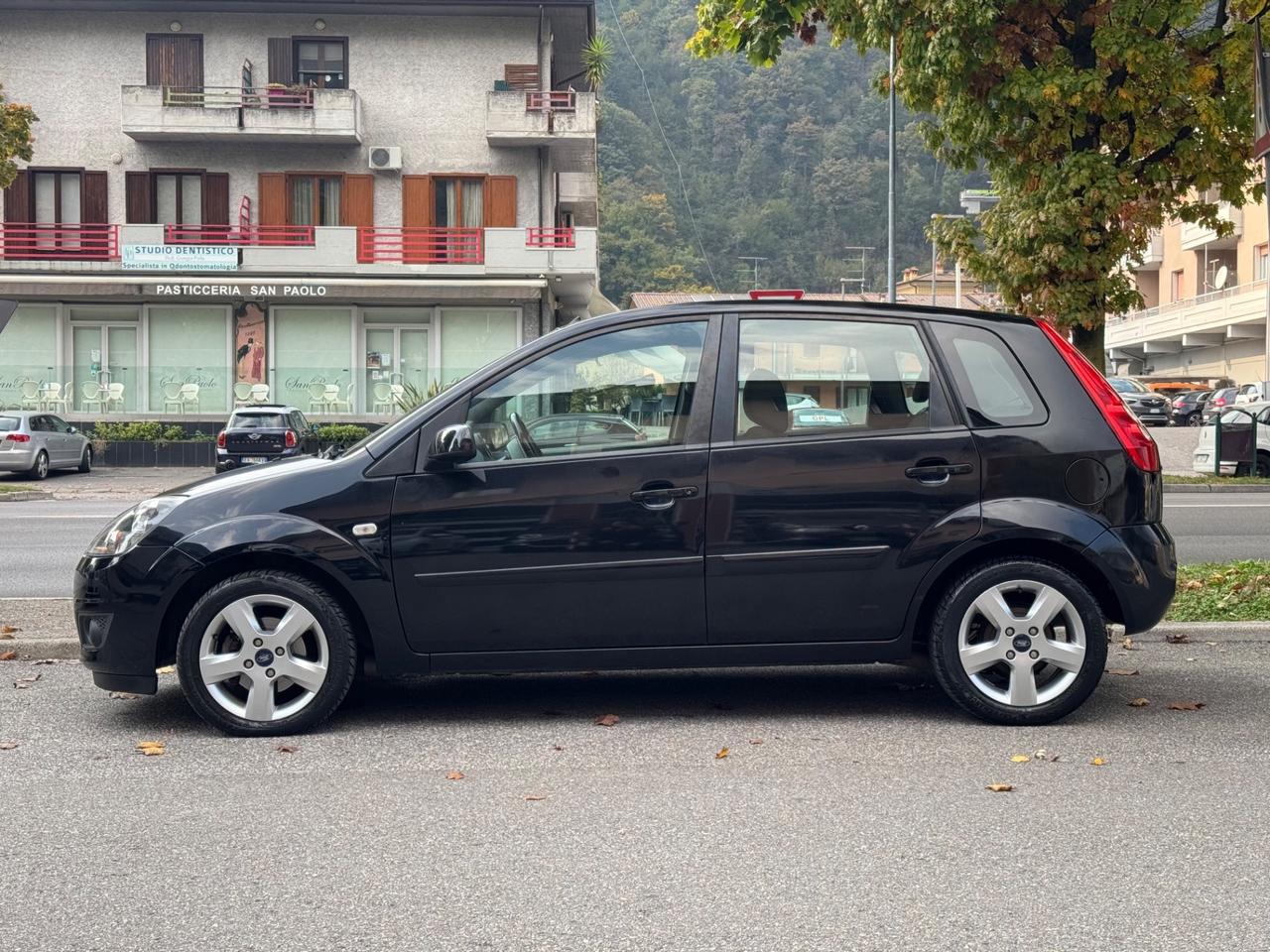 Ford Fiesta 1.4 TDCi 5p.- TAGLIANDATA - OK NEOPATENTATI
