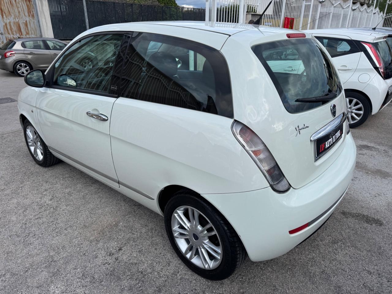Lancia Ypsilon 1.4 Unyca