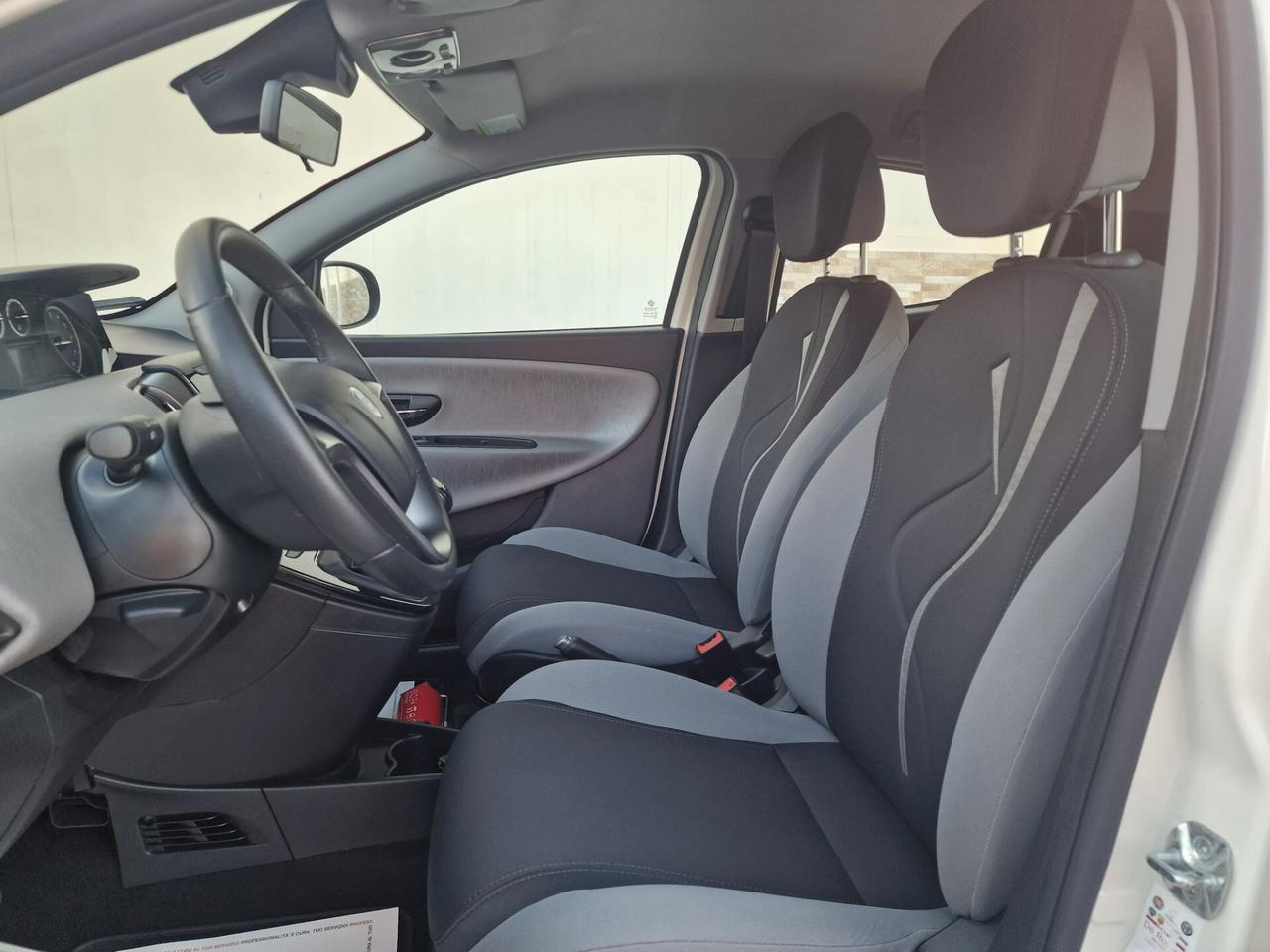 Lancia Ypsilon 1.2 69 CV Unyca