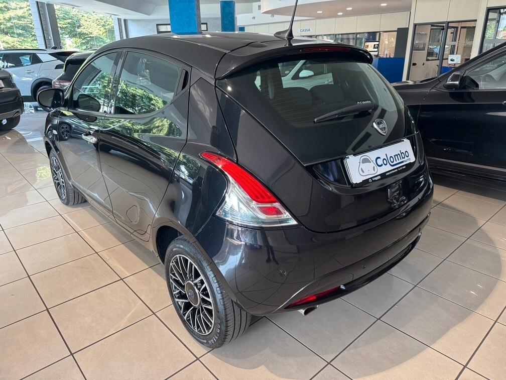 Lancia Ypsilon 1.0 firefly hybrid Platino App Conn Cam 15" Neopat