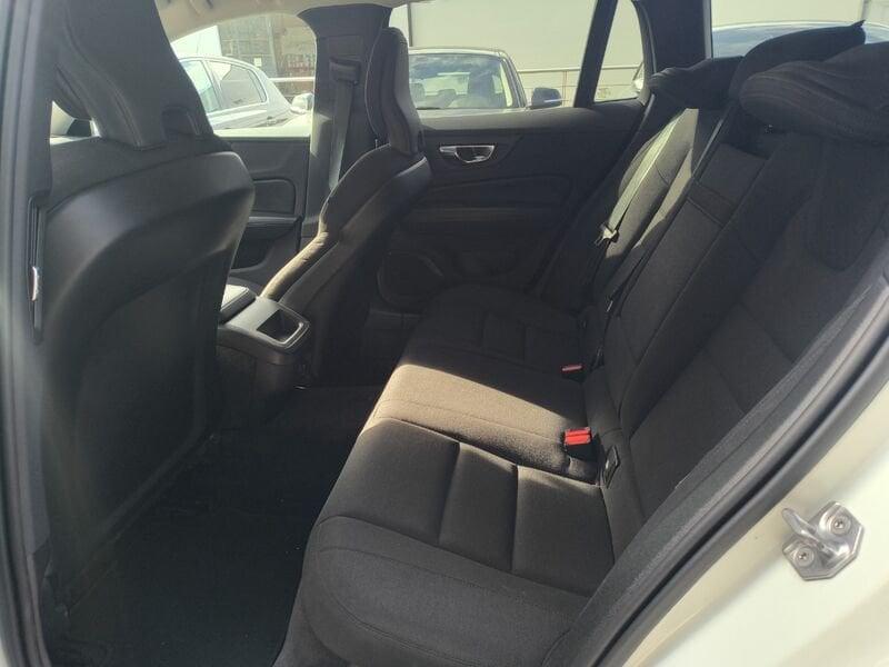 Volvo V60 V60 2.0 b4 Momentum auto (PREZZO REALE)