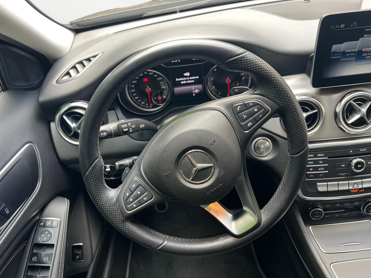 Mercedes GLA 180 Premium auto KM 30.300