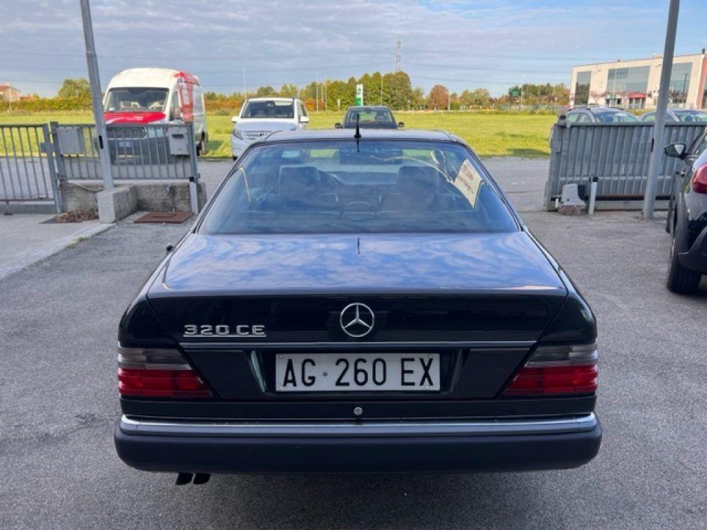 Mercedes-Benz 320 CE 24V cat Coupé