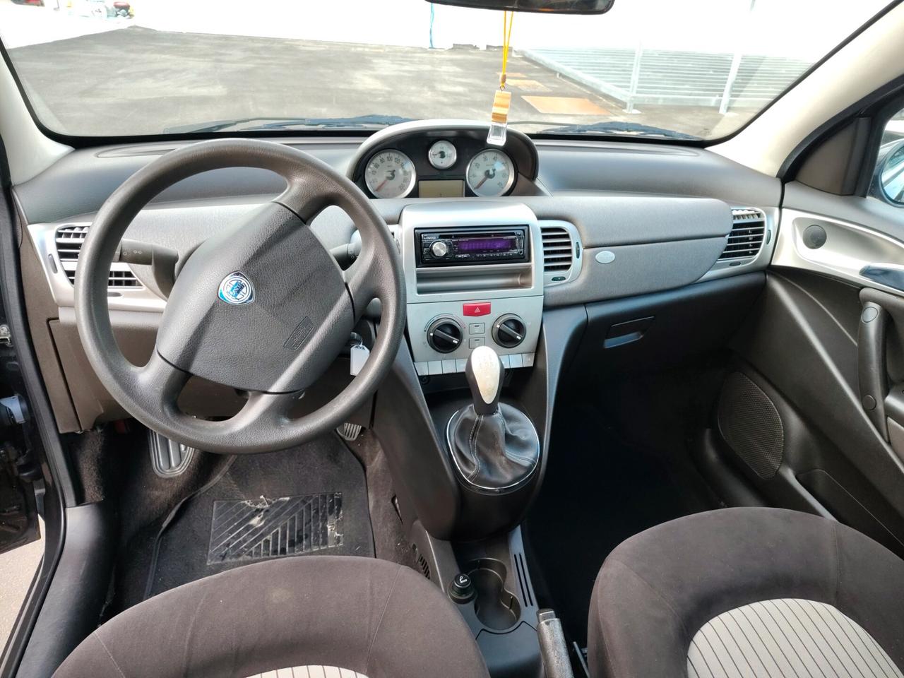 Lancia Ypsilon 1.3 MJT 75 CV Platino