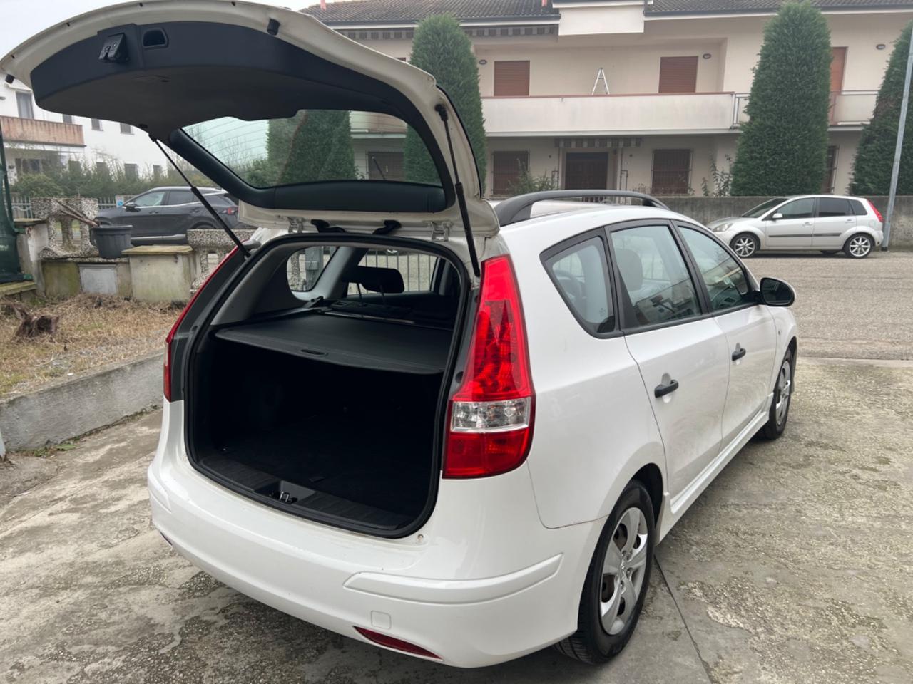 HYUNDAI I30 CW 1.6 DIESEL 90CV COMFORT POCHI KM 79 MILA