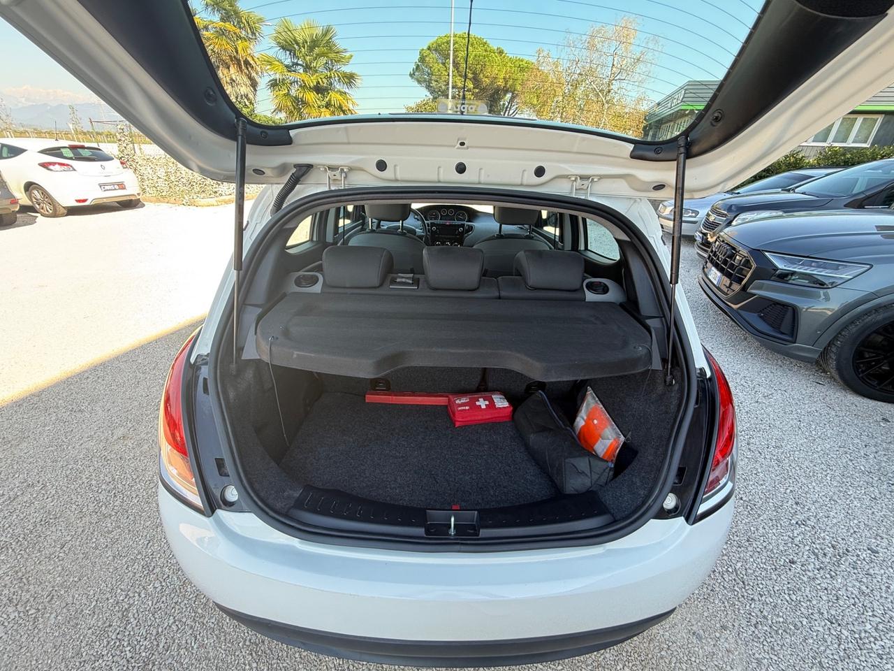 Lancia Ypsilon 1.2 69 CV 5 porte GPL Ecochic Silver