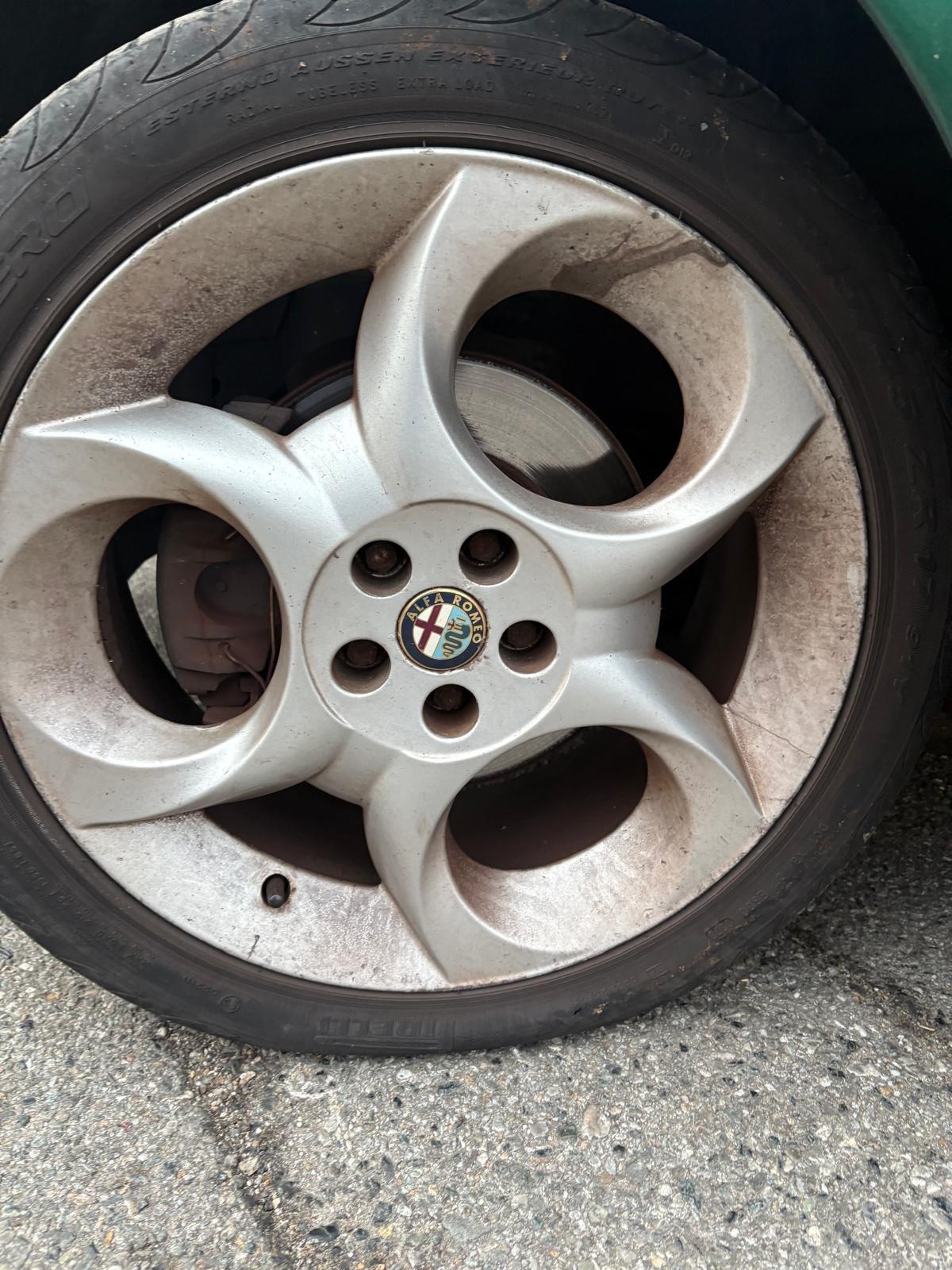 Alfa Romeo 147 1.6i 16V Twin Spark 5p. Distinctive